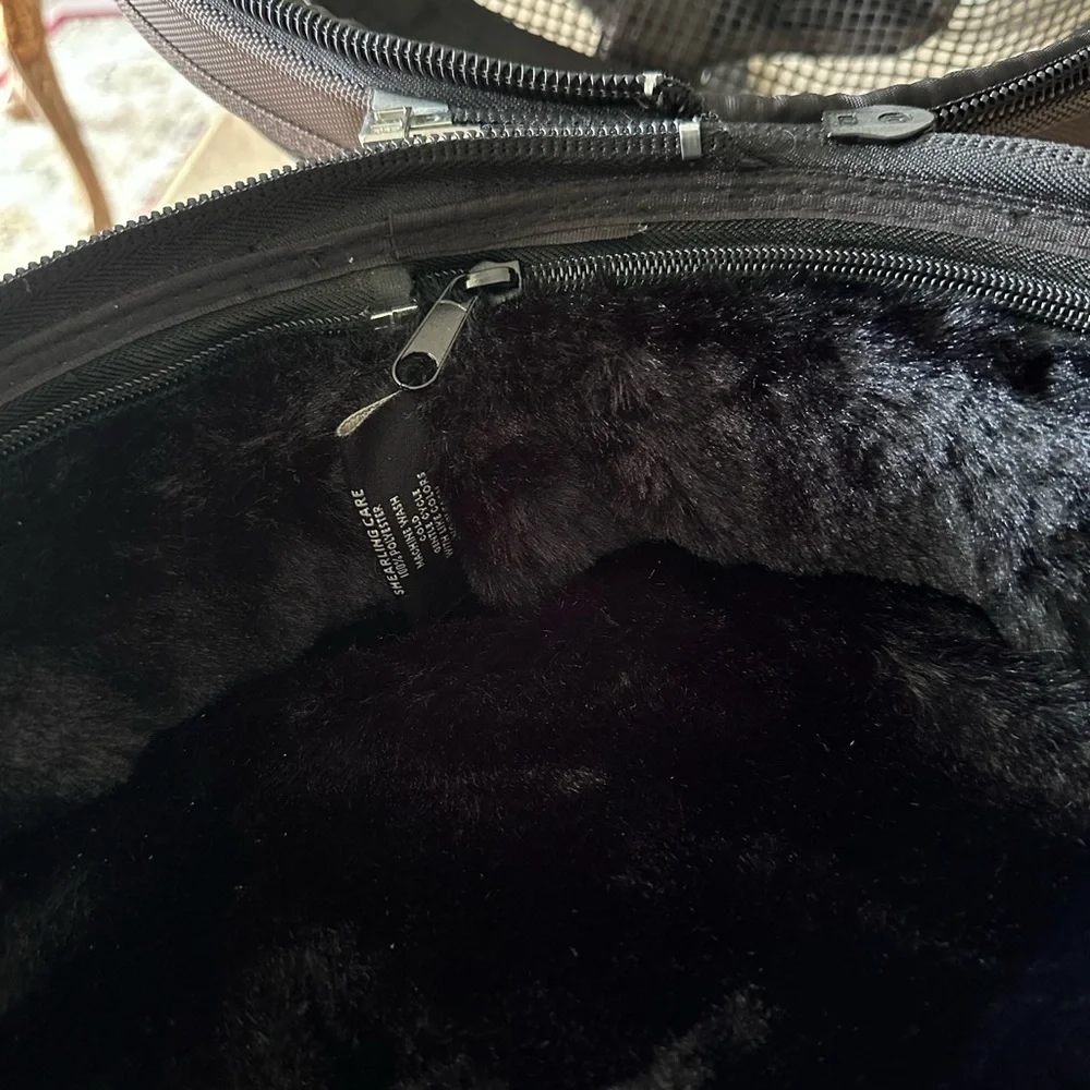 #103 Sleepypod Mini Brown for 3.3 dog. EUC